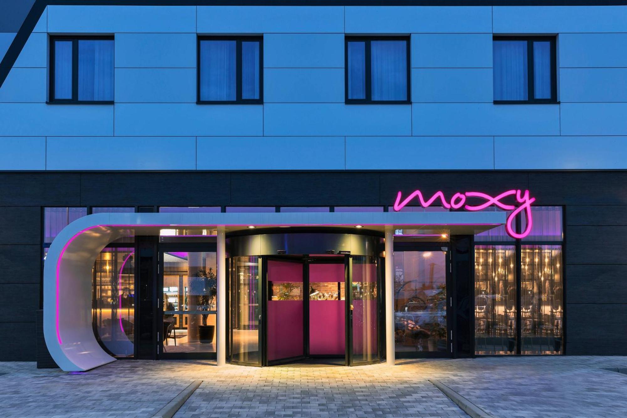 Moxy Frankfurt Airport Kelsterbach Otel Dış mekan fotoğraf